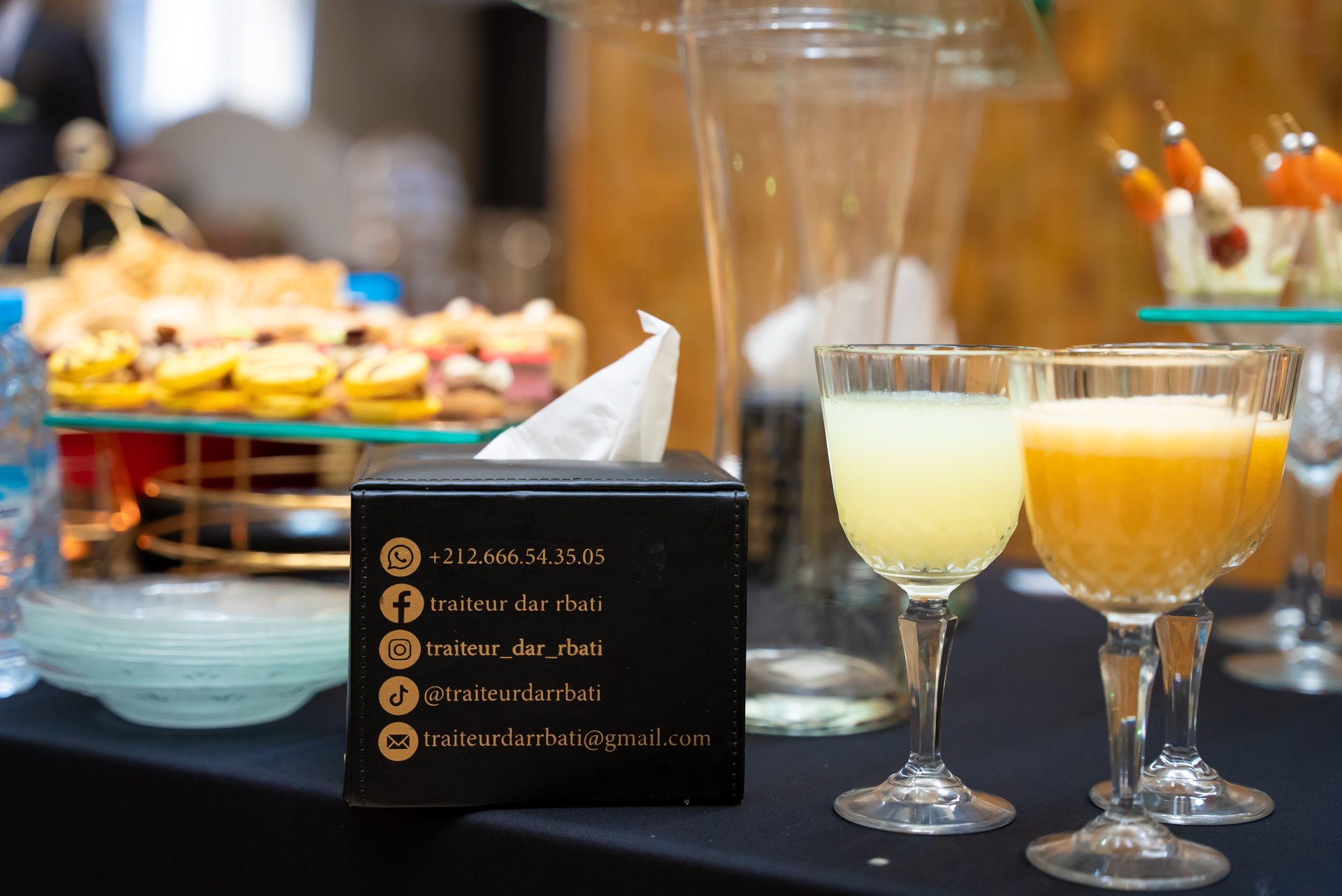 Buffet sucré et jus de bienvenue dressés par Dar Rbati